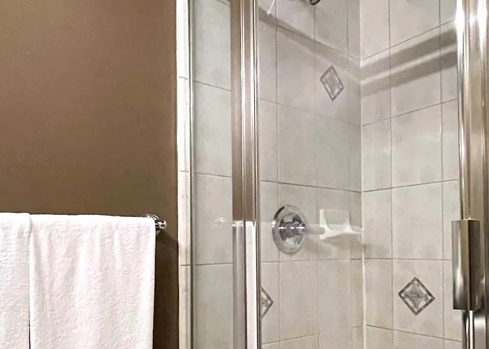 Carmana Hotel & Suites